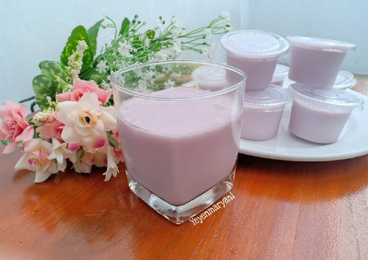 Puding yogurt blackcurrant