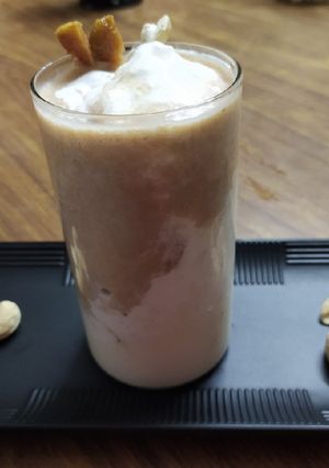 A picture of Creamy Chikoo milk shake.