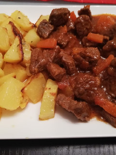 Marharagu sütőben sült krumplival recept fotója