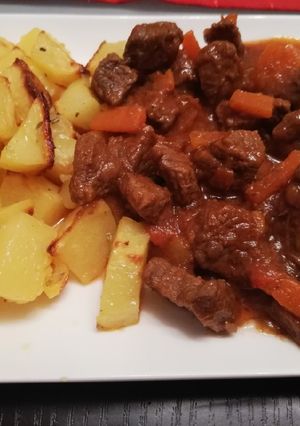Marharagu sütőben sült krumplival recept fotója