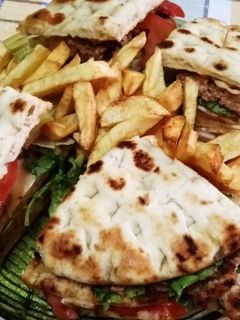Φωτογραφία της συνταγής Πίτα κλαμπ με μπιφτέκι κοτόπουλο!