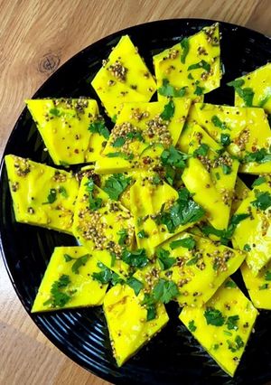 ગુજરાતી ખાંડવી (Gujarati Khandvi Recipe In Gujarati) રેસીપી મુખ્ય ફોટો