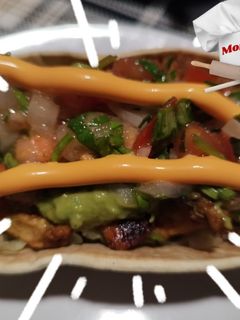 Una foto de Cestitas de pollo y guacamole 🥑