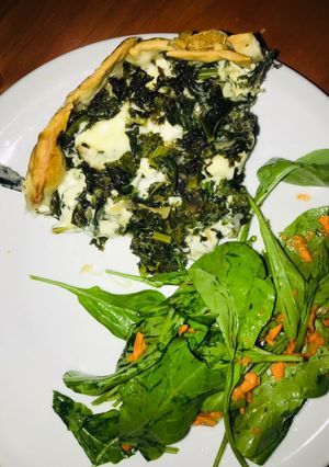 Una foto de Tarta de kale, verdeo y champignon ♥️