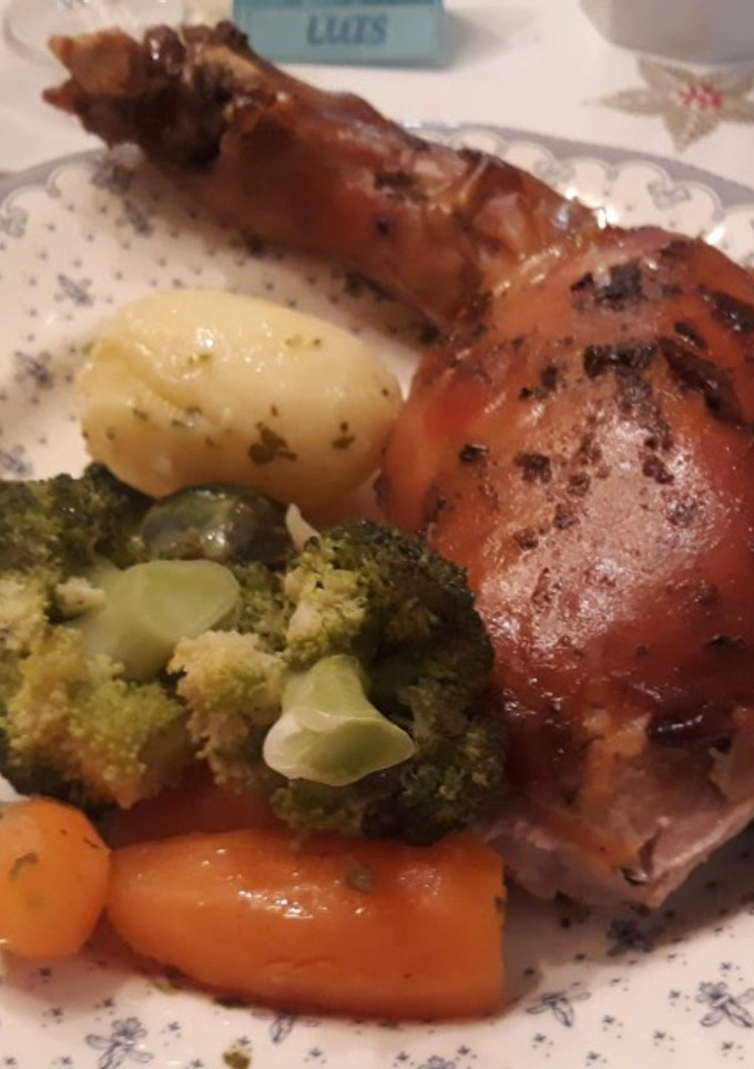 Una foto de Cochinillo asado