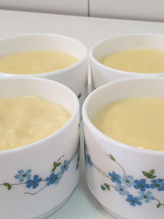 Una foto de Natillas de chocolate blanco