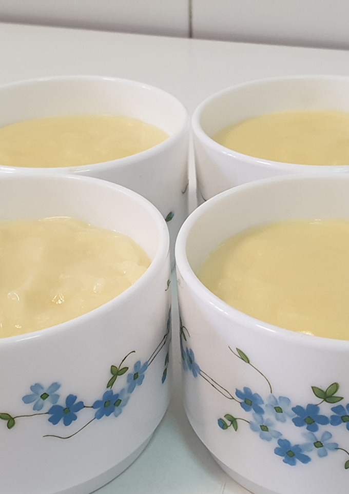 Una foto de Natillas de chocolate blanco