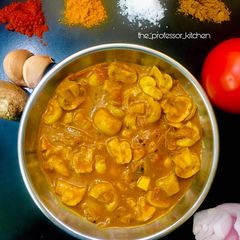 A picture of Mushroom curry.