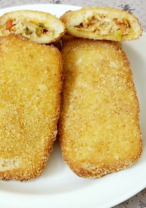 A picture of Chicken noodles bread pockets.