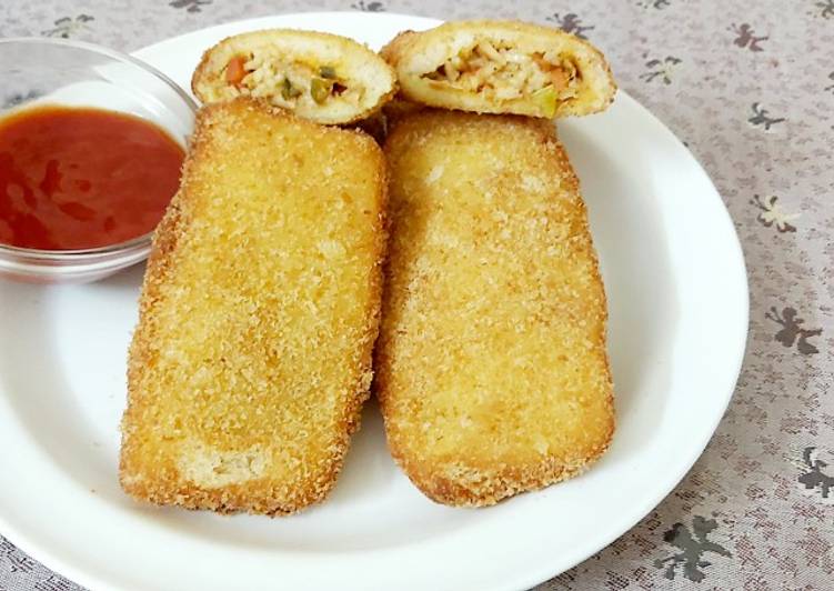 Chicken noodles bread pockets