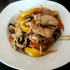A picture of My Chilli Chicken & Mushroom Stirfry with Egg Noodles. 🤗.