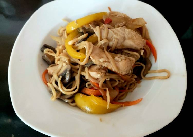 My Chilli Chicken & Mushroom Stirfry with Egg Noodles. 🤗