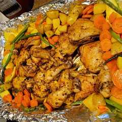 Una foto de Pollo al horno con verduras