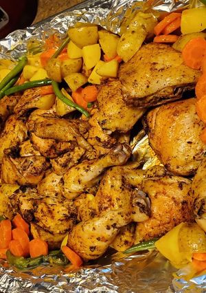 Una foto de Pollo al horno con verduras