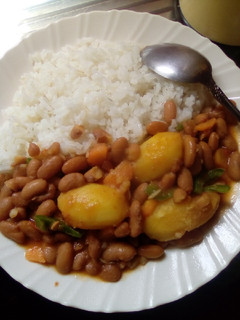 A picture of Yellow beans stew.