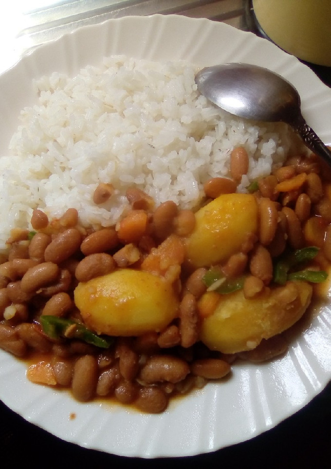 A picture of Yellow beans stew.