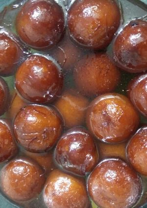 गुलाब जामुन (Gulab Jamun recipe in hindi) रेसिपी मुख्य फोटो