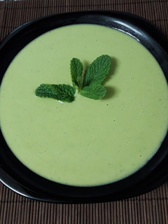 Una foto de Crema de guisantes a la menta