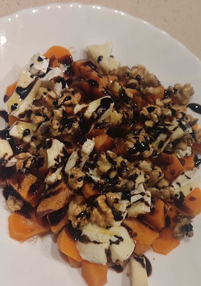 Una foto de Zanahorias con queso camembert, nueces y vinagre balsámico
