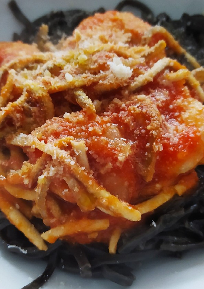 Una foto de Pasta gansa con gambas y "gulas"