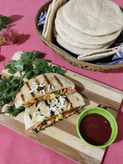 A picture of Homemade pita bread and pockets.