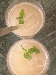 कच्चे आम का खट्टा मीठा पन्ना (kacche aam ka khatta meetha panna recipe in Hindi) रेसिपी मुख्य फोटो