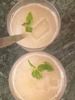 कच्चे आम का खट्टा मीठा पन्ना (kacche aam ka khatta meetha panna recipe in Hindi) रेसिपी मुख्य फोटो