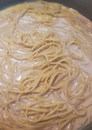 Una foto de Día de las Madres. Spaghetti en crema de camarones