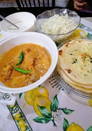 A picture of Chicken Handi.