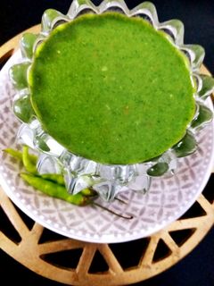 दही वाली हरी चटनी (dahi wali hari chutney recipe in Hindi) रेसिपी मुख्य फोटो