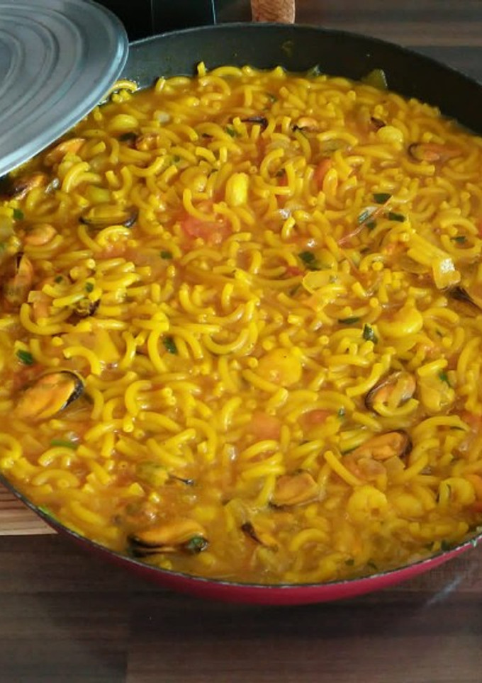 Una foto de Fideuá de marisco 🦐