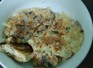 Hình của món Trứng chiên tôm (thịt) cùng hành tây.