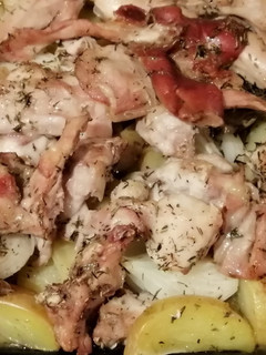 Una foto de Conejo al horno con patatas