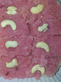 नारियल की बर्फी (nariyal ki barfi recipe in Hindi) रेसिपी मुख्य फोटो