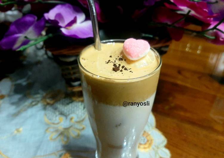 Cara Gampang Menyiapkan 27. Dalgona Coffee with Mochi Strawberry Anti Gagal