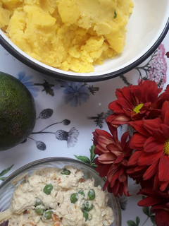 Una foto de Causa de papa amarilla con pollo🇵🇪