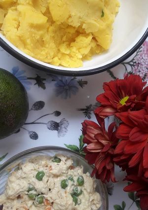 Una foto de Causa de papa amarilla con pollo🇵🇪