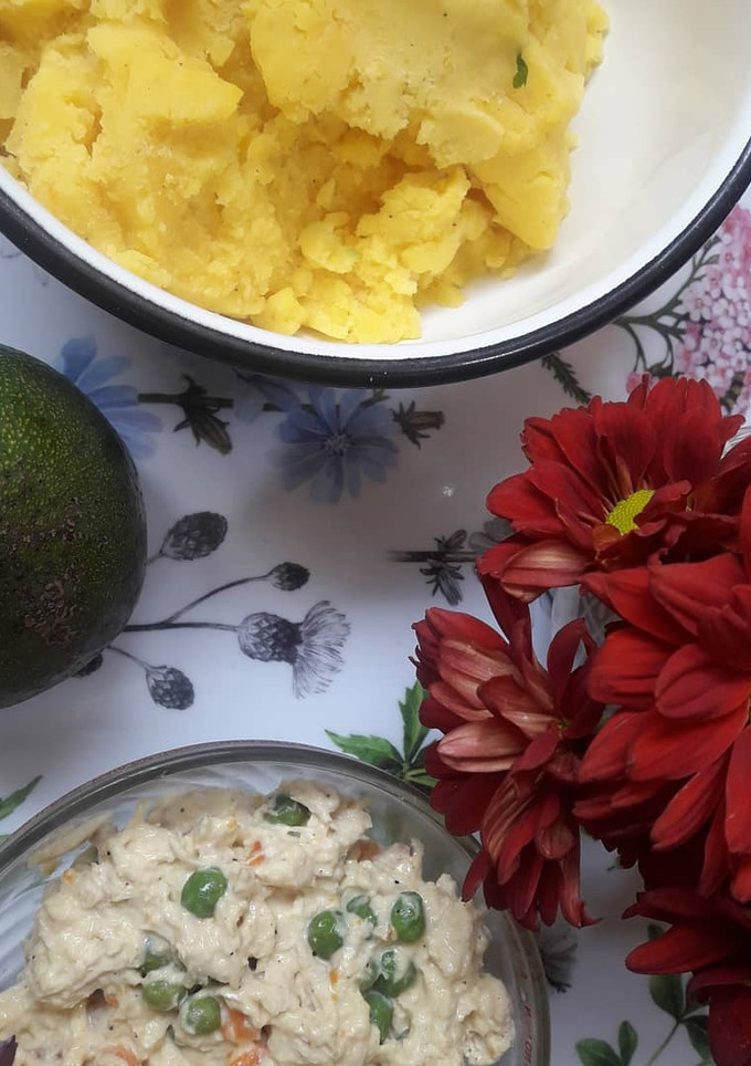 Una foto de Causa de papa amarilla con pollo🇵🇪