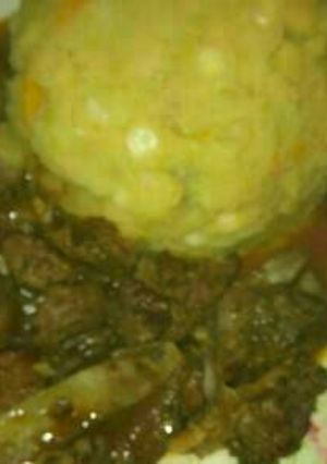 A picture of Mukimo served with beef stew.