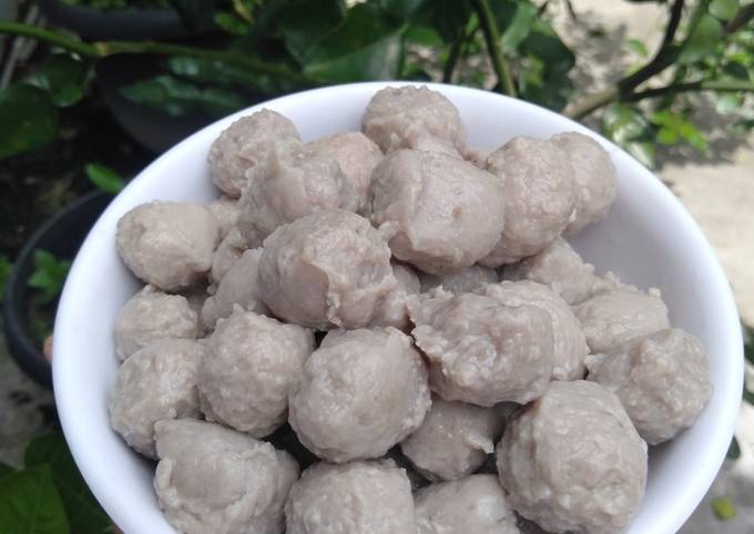 Resep Bakso Sapi KENYAL Ala Fatmah Bahalwan oleh Angelina Zhang - Cookpad