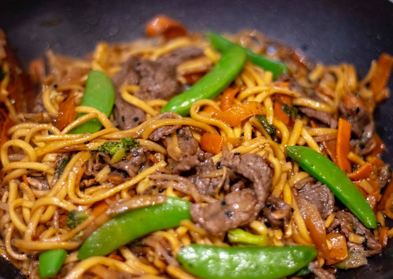 Easy stir fried honey and soysauce beef with egg noodles