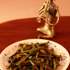 A picture of Garlic French Beans-the easiest side possible (No chopping two ingredient recipe).