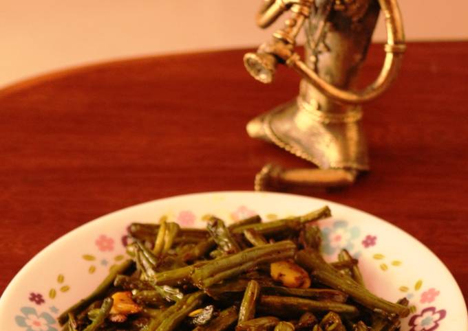 Garlic French Beans-the easiest side possible (No chopping two ingredient recipe)