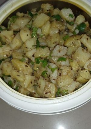 फलाहारी आलू (falahari aloo recipe in Hindi) रेसिपी मुख्य फोटो