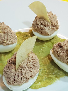 Una foto de Huevos rellenos con paté