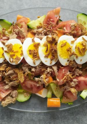 Una foto de Ensalada fresca con huevo