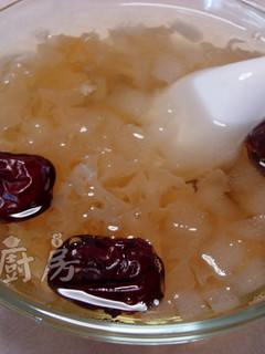 雪耳紅棗燉蘆薈 的食譜成品照片