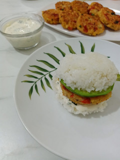 Foto resep Salmon Burger Sushi with Tartar Sauce