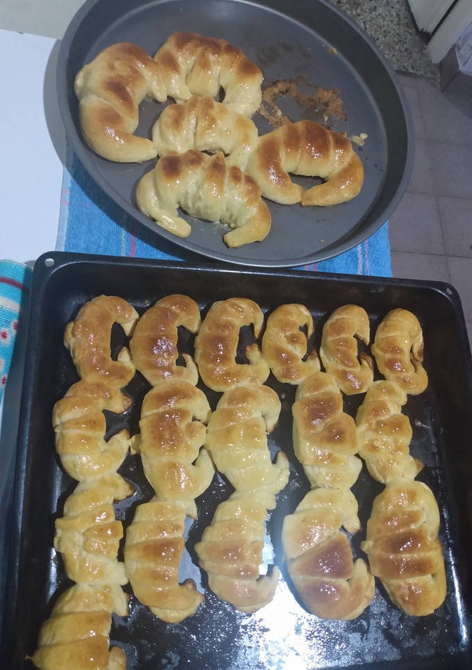 Una foto de Medialunas de manteca fácil y riquísimas!!!