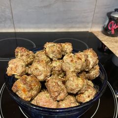 A picture of Air fryer meatballs.